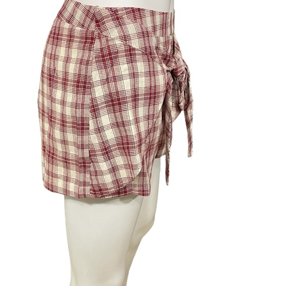 Blushing Heart Plaid Shorts
New - Picture 5 of 6